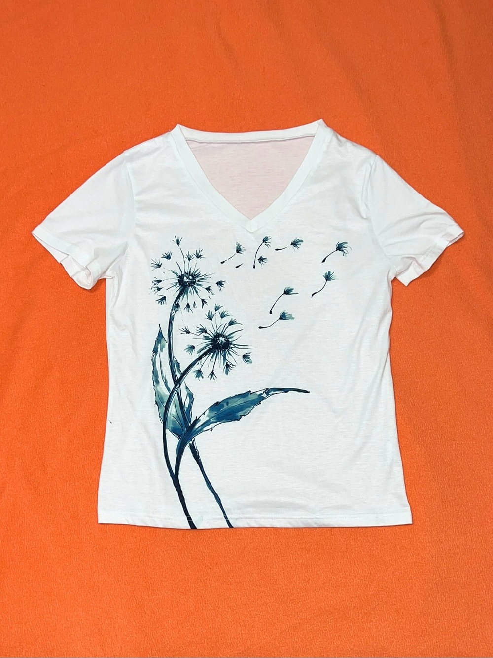 White V Neck T-shirt With Dandelion Women’s Size Small Casual Tee Shirt Top Cute